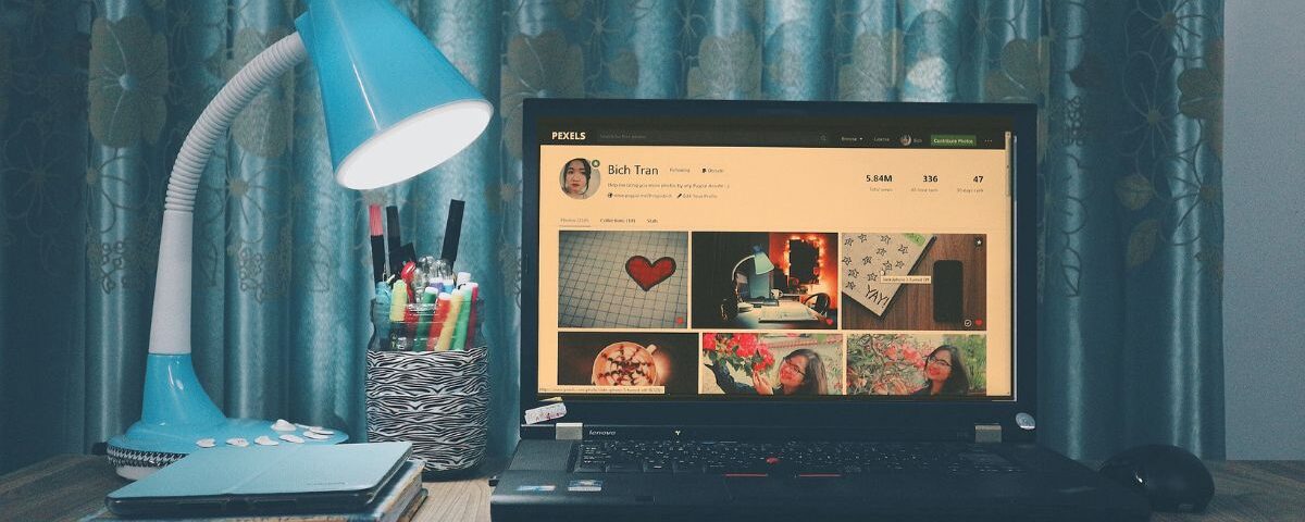 Màn hình laptop bị úa vàng